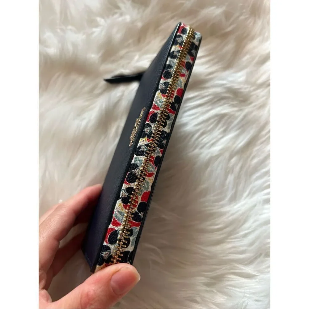 Kate spade dark blue navy wallet in excellent condition 8x4